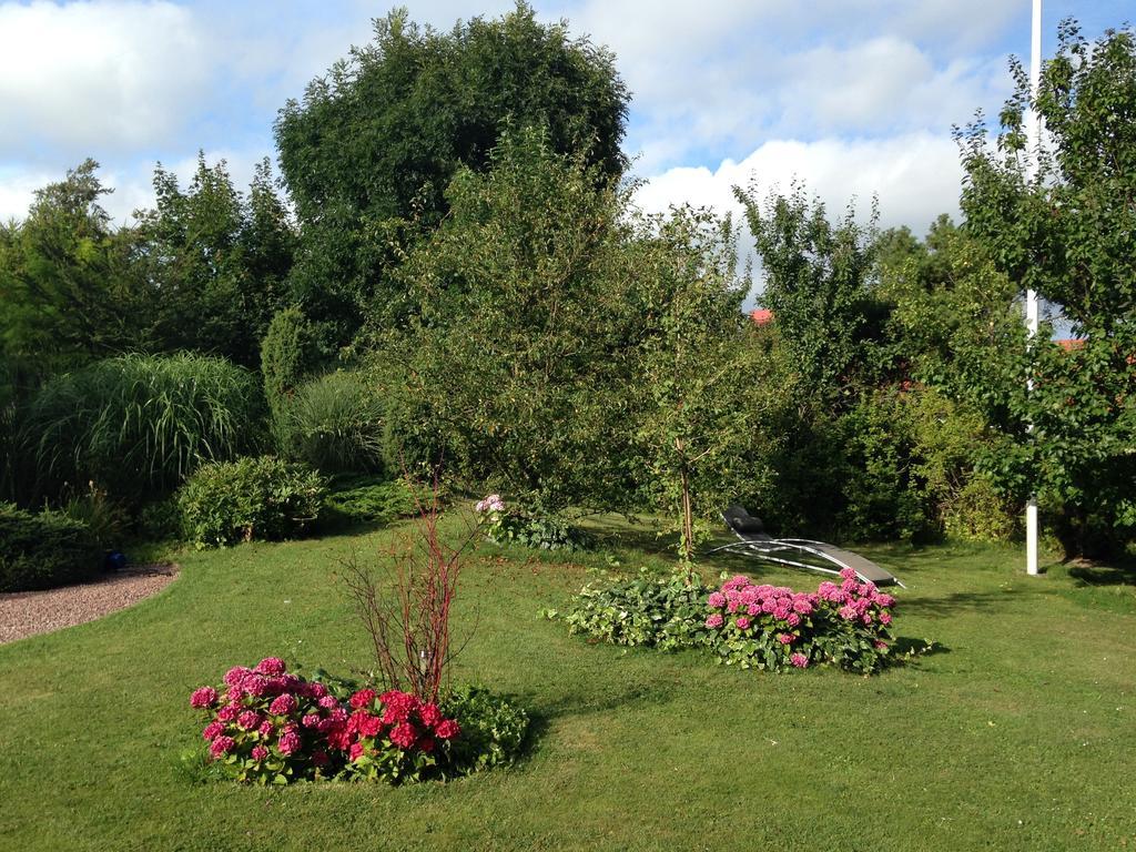 Solrosen I Simrishamn - Oesterlen Exterior foto